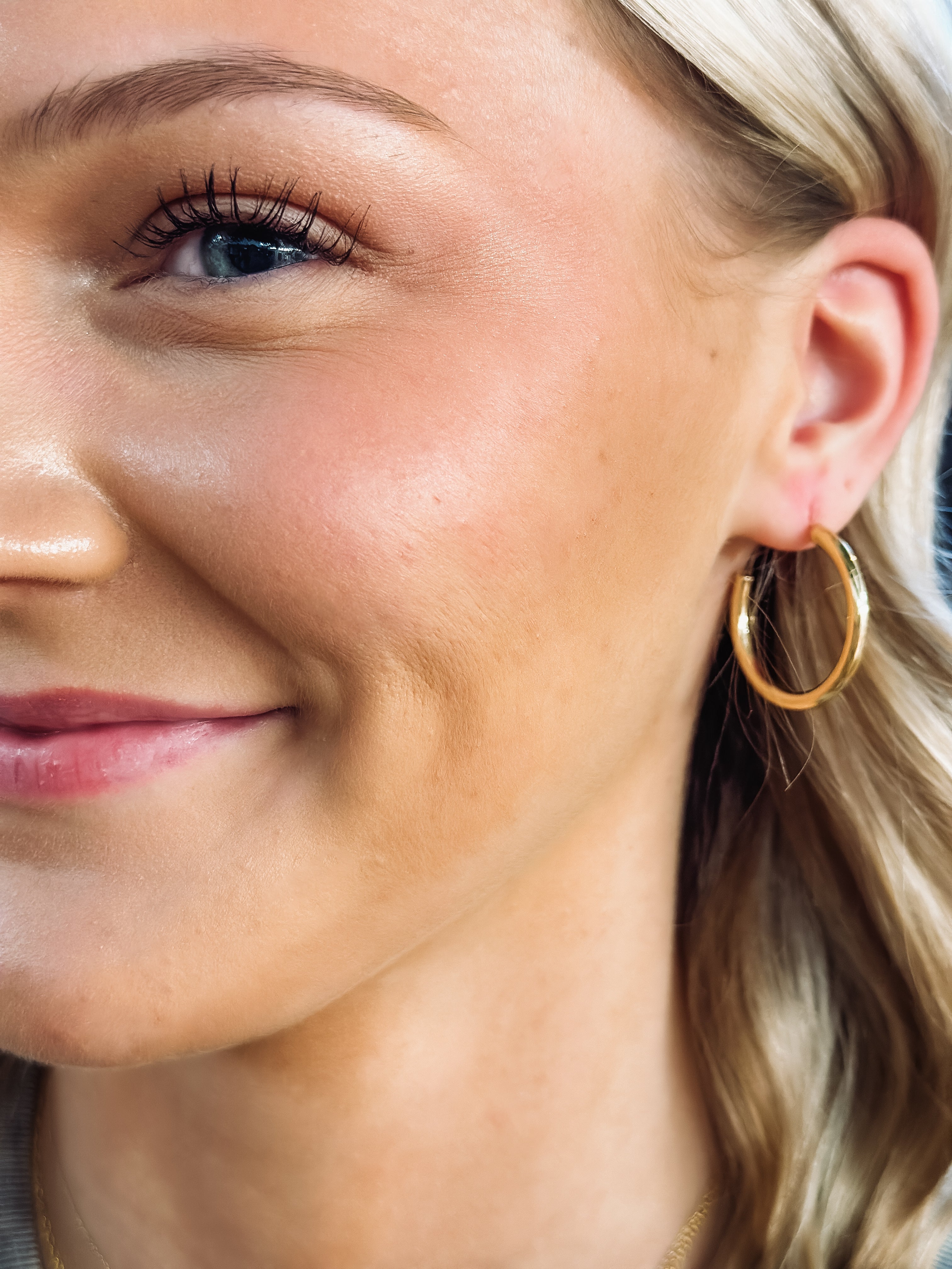 gold hoop earring 