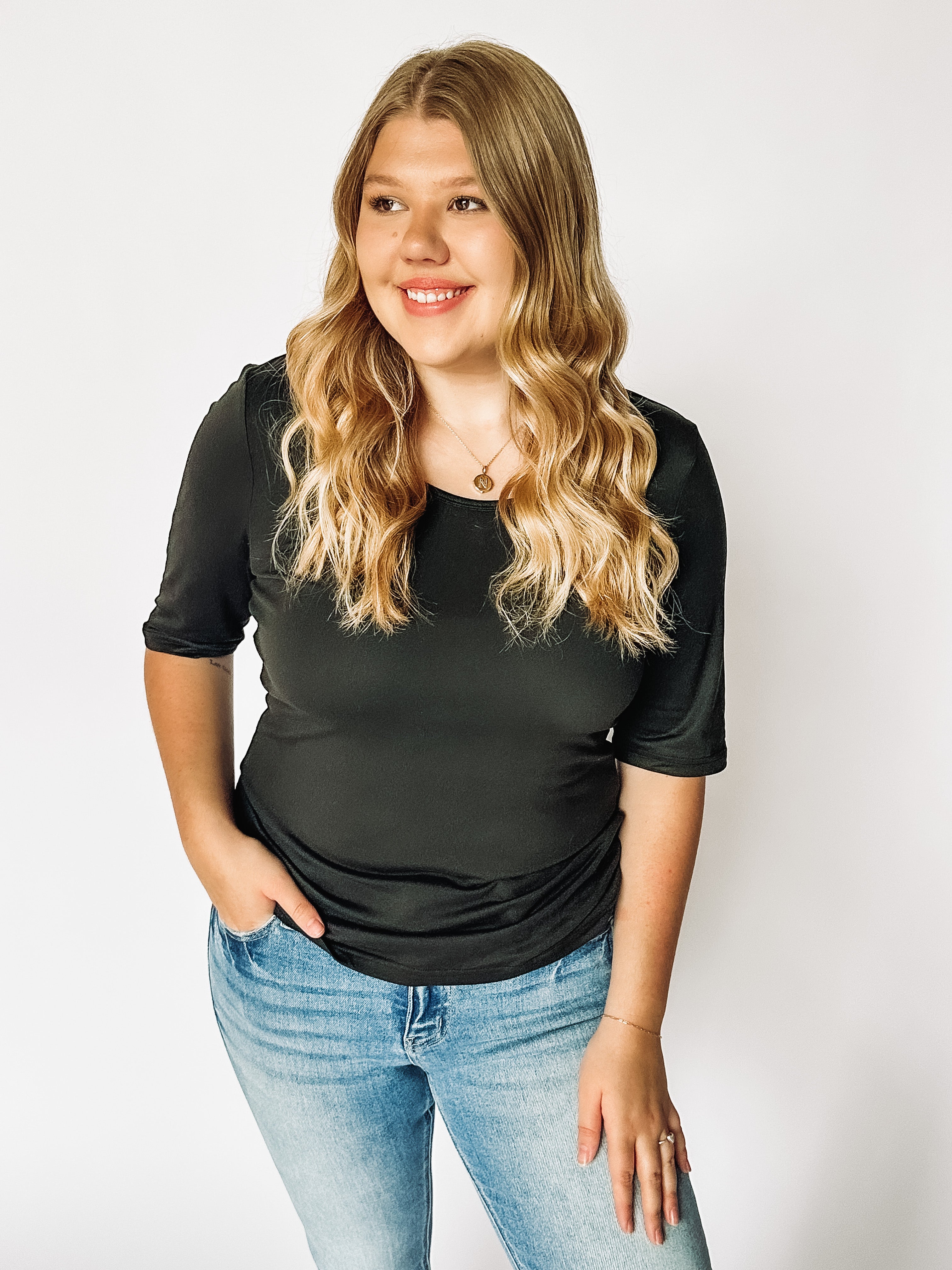 black half sleeve tee