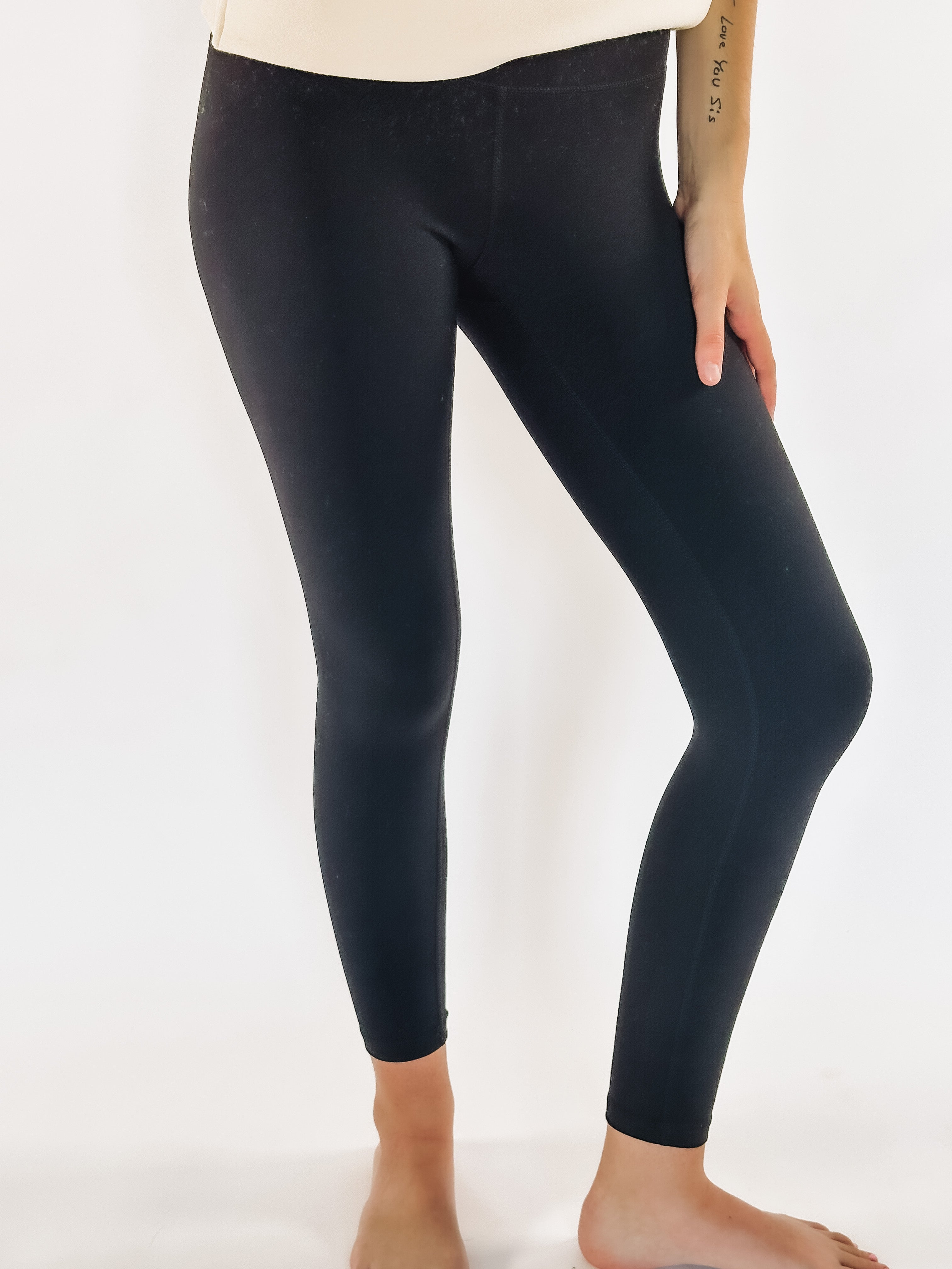 Black athletic leggings
