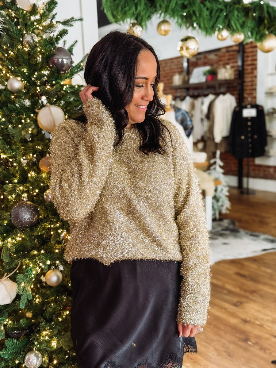 Gold metallic long sleeve tinsel like sweater.
