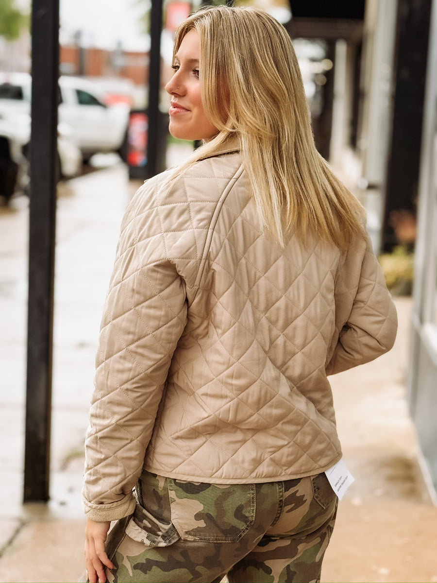 Snap button oatmeal colored jacket that has a quilted design.