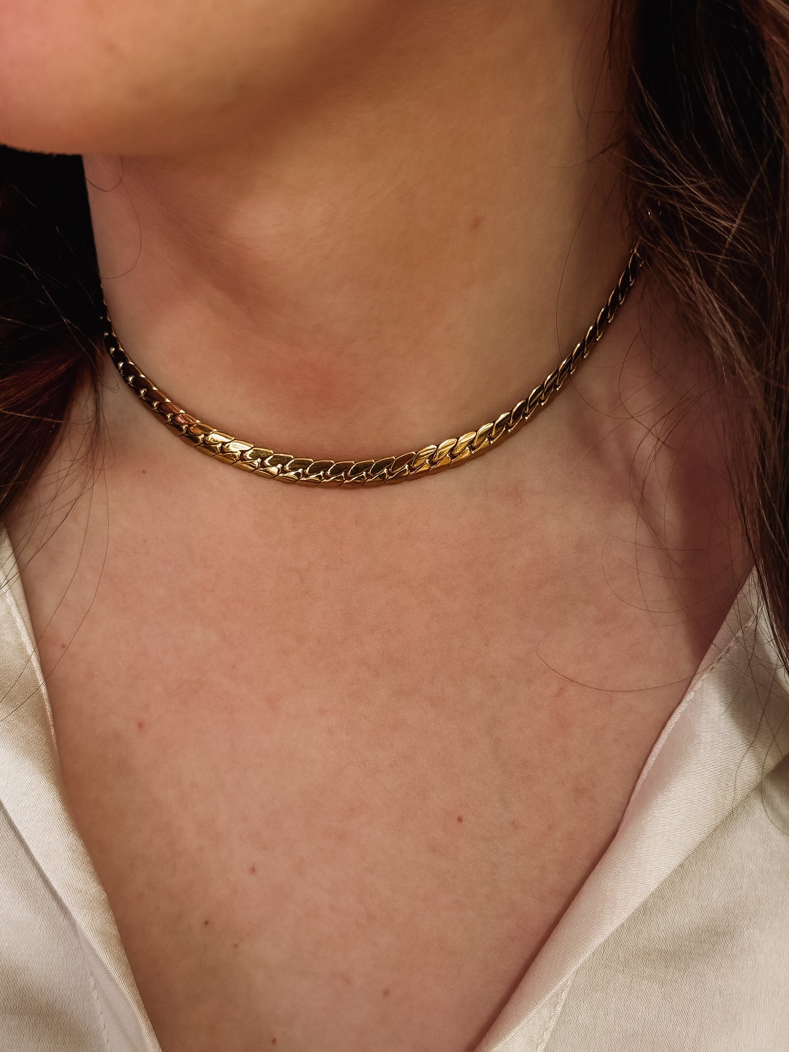 Short gold choker chain necklace.