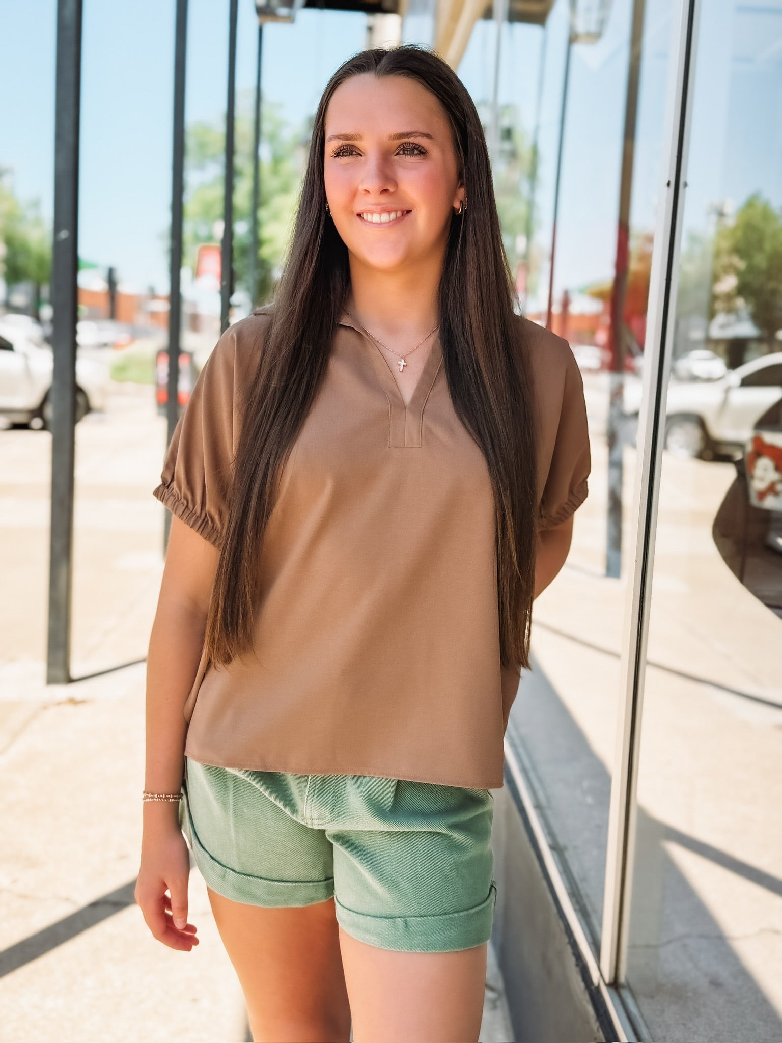 Lightweight collared blouse with elastic short sleeves and a relaxed fit.