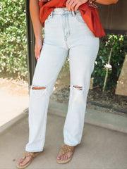 Straight leg light wash denim jeans in first sight vintage by Daze.