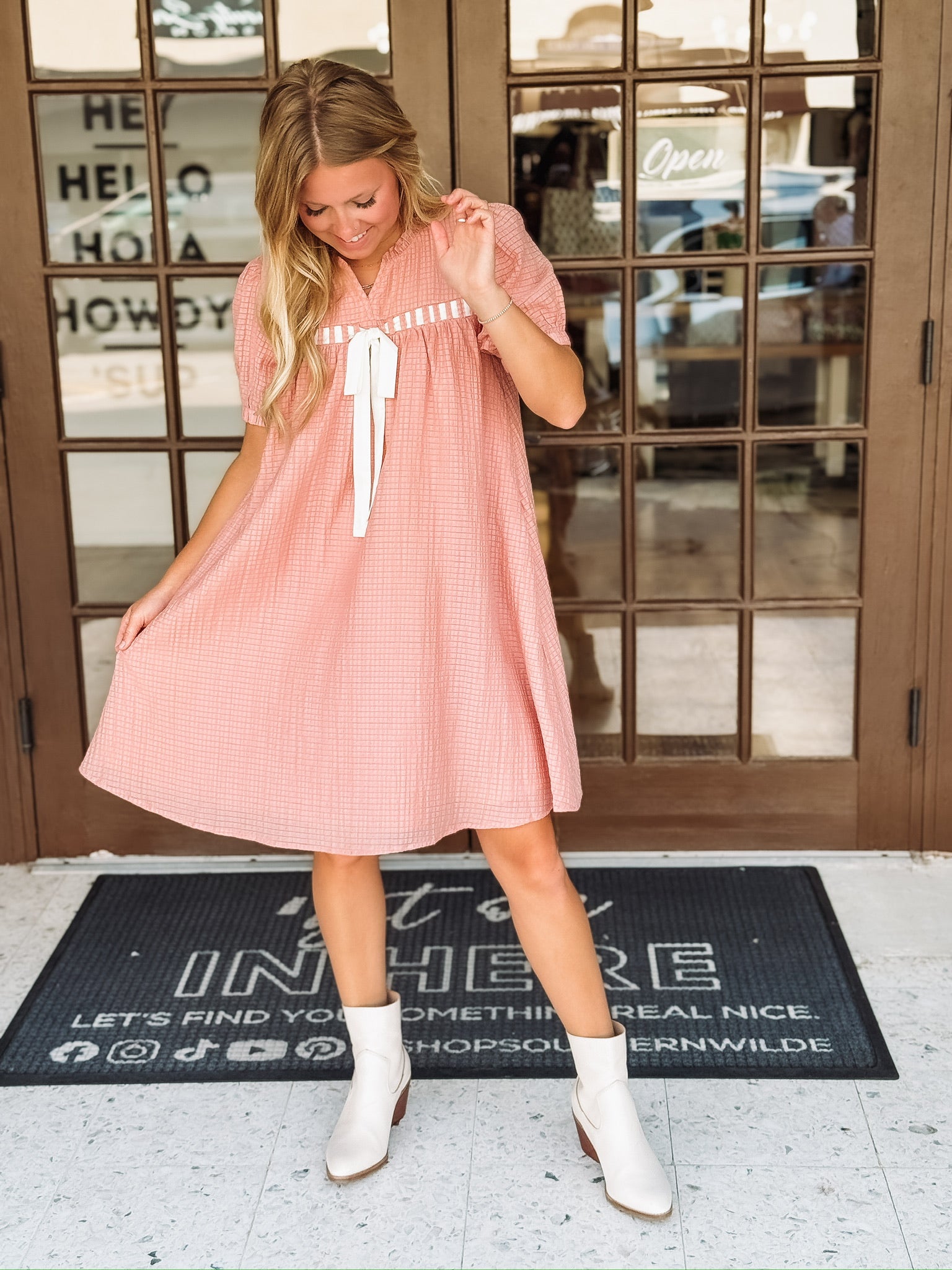 Dusty pink short sleeve baby dol dress with white bow detailing.
