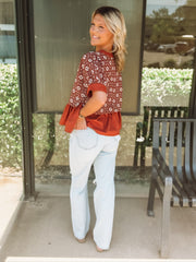 Straight leg light wash denim jeans in first sight vintage by Daze.