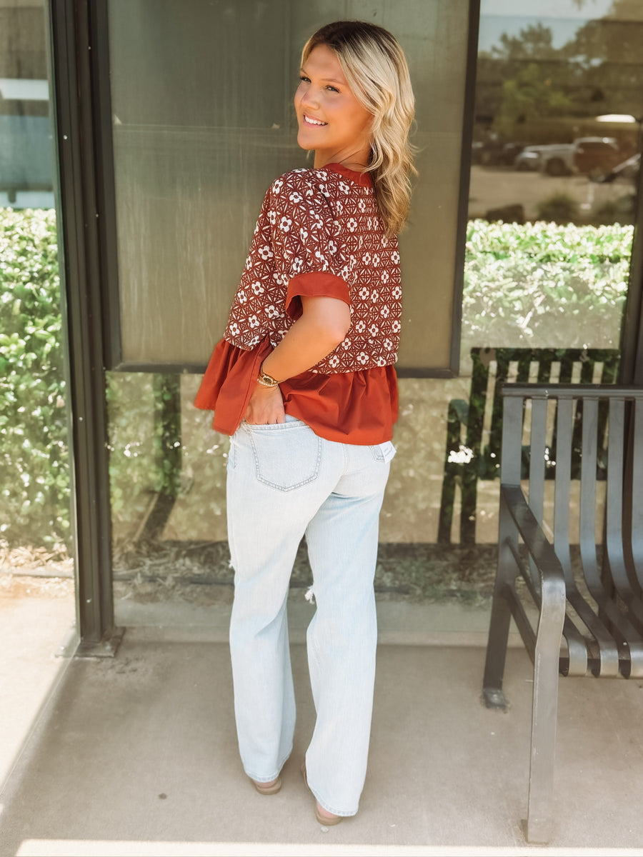 Straight leg light wash denim jeans in first sight vintage by Daze.