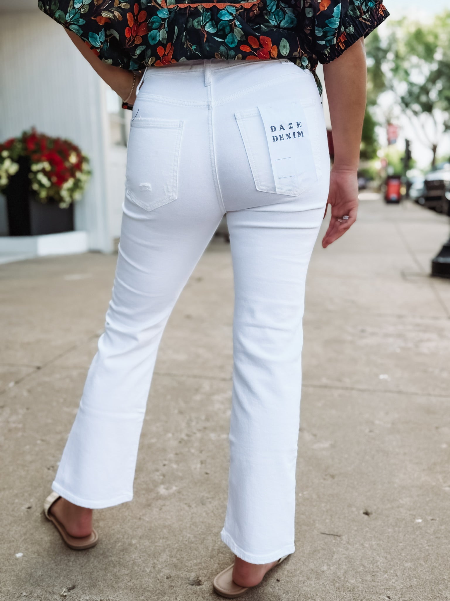 White cropped flare jeans by Daze